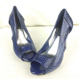 White House Black Market opentoe snakeskin 7M